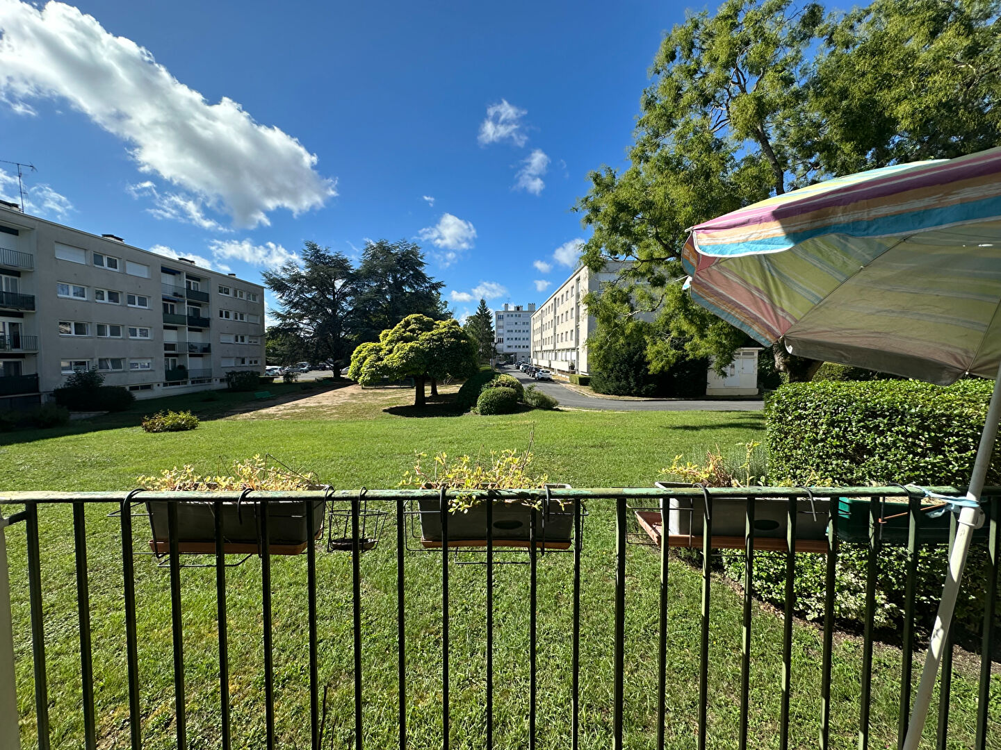 Appartement 3 pièces à Saint-Jean-de-la-Ruelle, Rez-de-chaussée avec balcon, cave et parking
