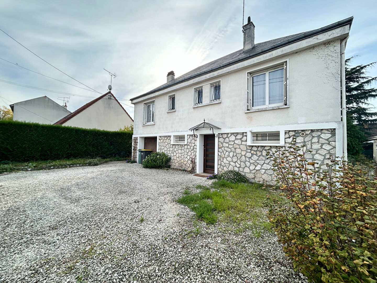 À vendre Charmante maison sur sous-sol total à Saint-Jean-de-la-Ruelle
