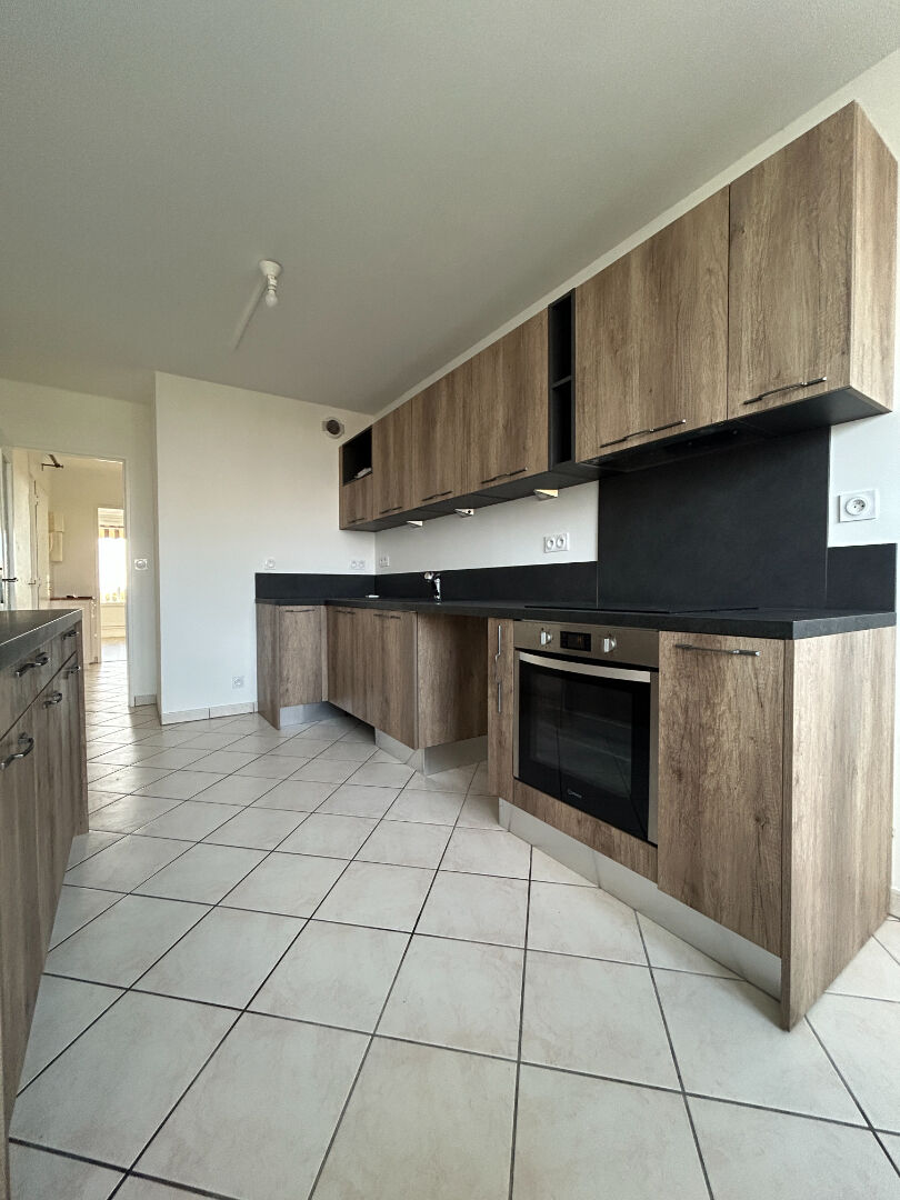 Photo Appartement Saint Jean De La Ruelle 5 pièce(s) image 3/6