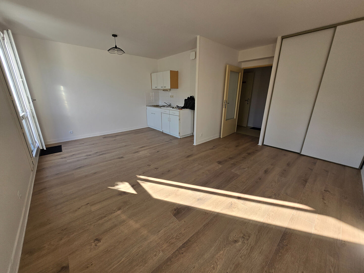 À Vendre - Studio rénové 35m² avec jardinet et garage - Orléans