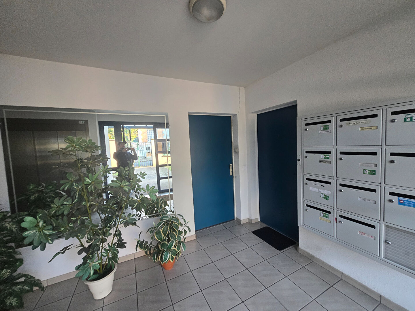 Photo À Vendre - Studio rénové 35m² avec jardinet et garage - Orléans image 5/6