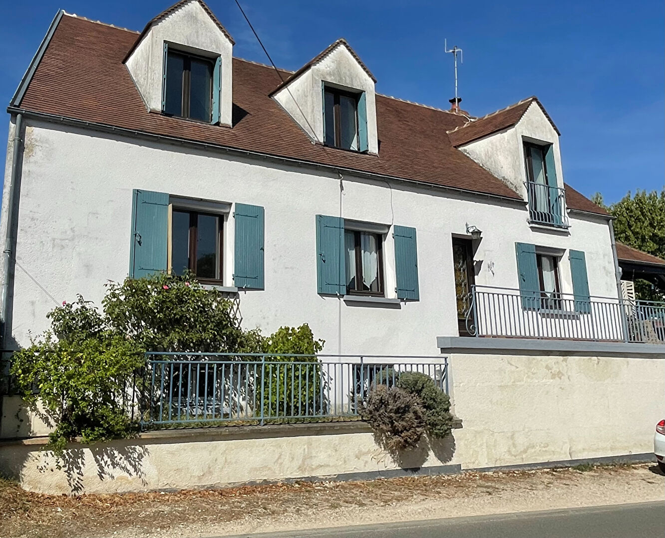 Maison Checy T7 pièce(s) de 175 m² habitable - 5 chambres - sous-sol complet - terrain clos de 560m²