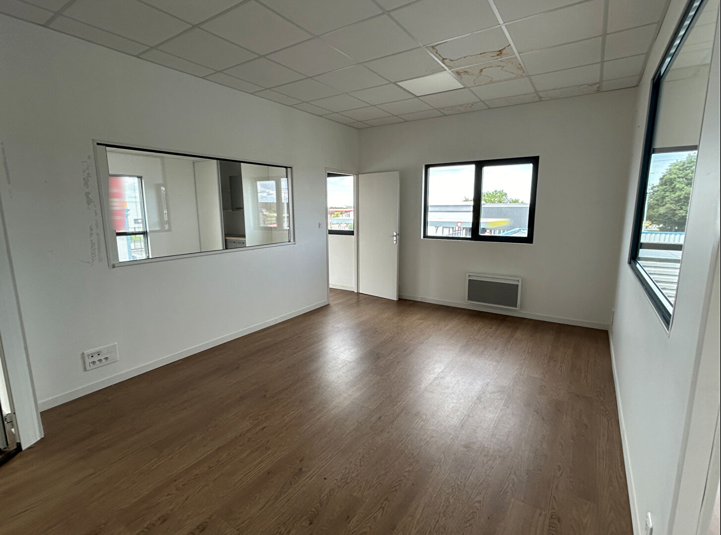 Visuel 6 de l'annonce : Bureaux Ploudaniel 72 m2