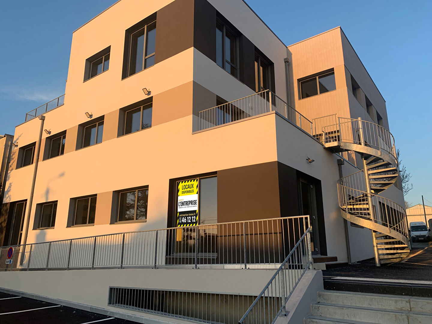 Visuel 5 de l'annonce : Local commercial  neuf Saint Renan 295 m2