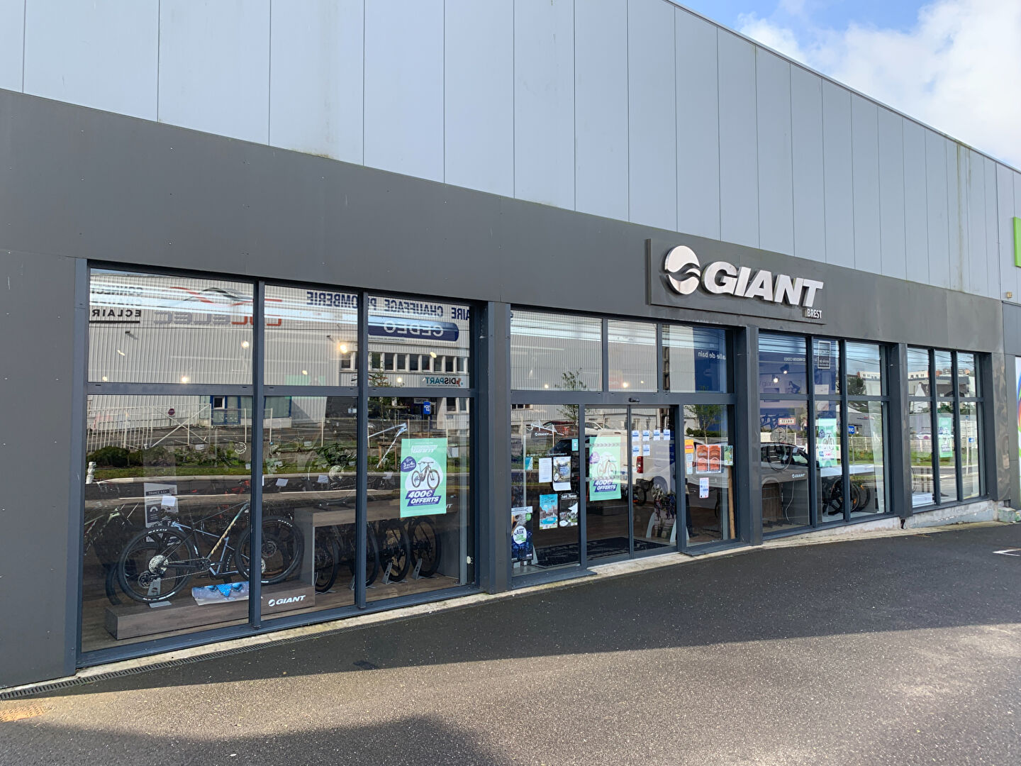 Brest - Guipavas - secteur Kergonan - local commercial d'environ 384 m2