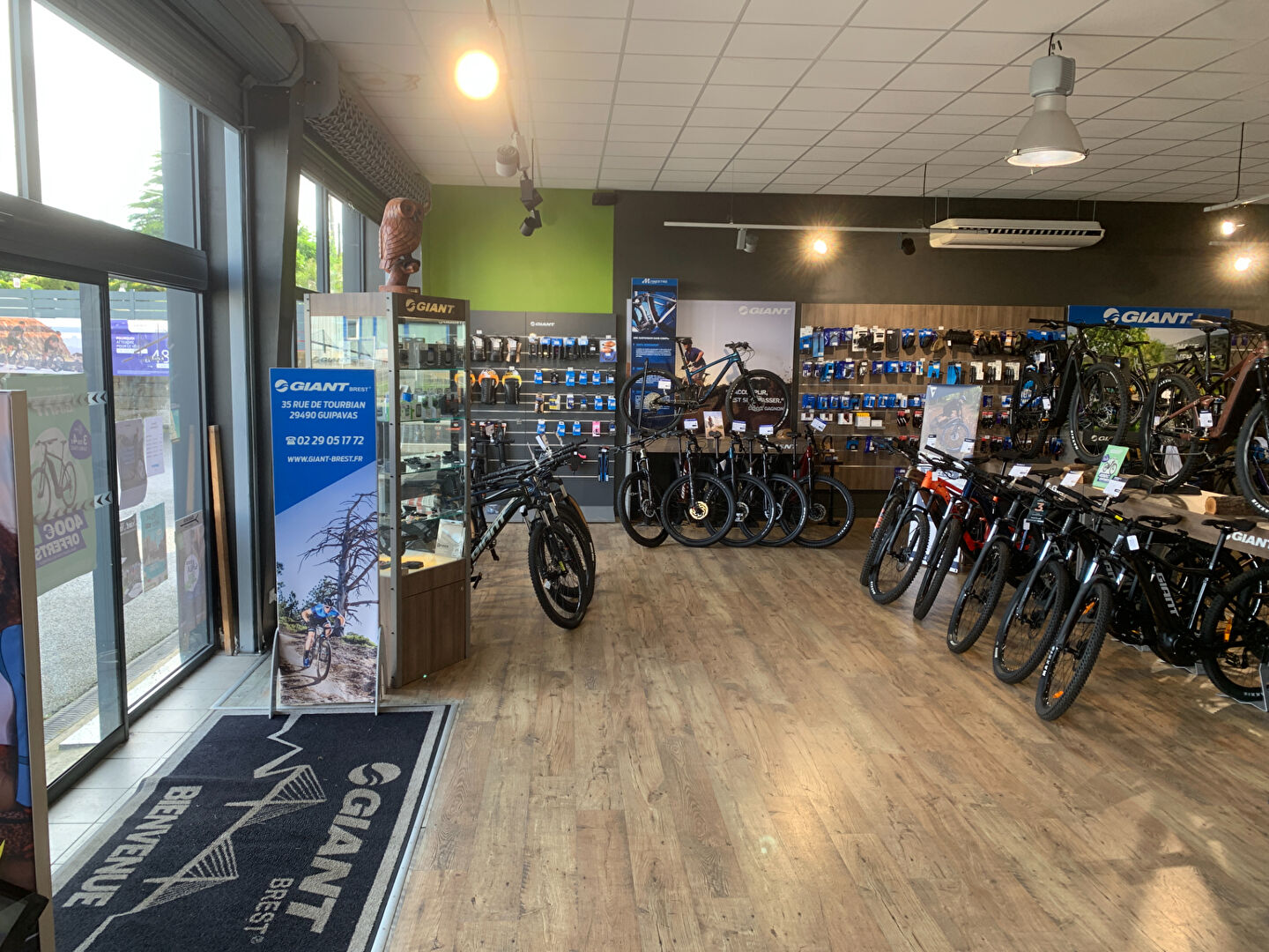 Visuel 3 de l'annonce : Brest - Guipavas - secteur Kergonan - local commercial d'environ 384 m2