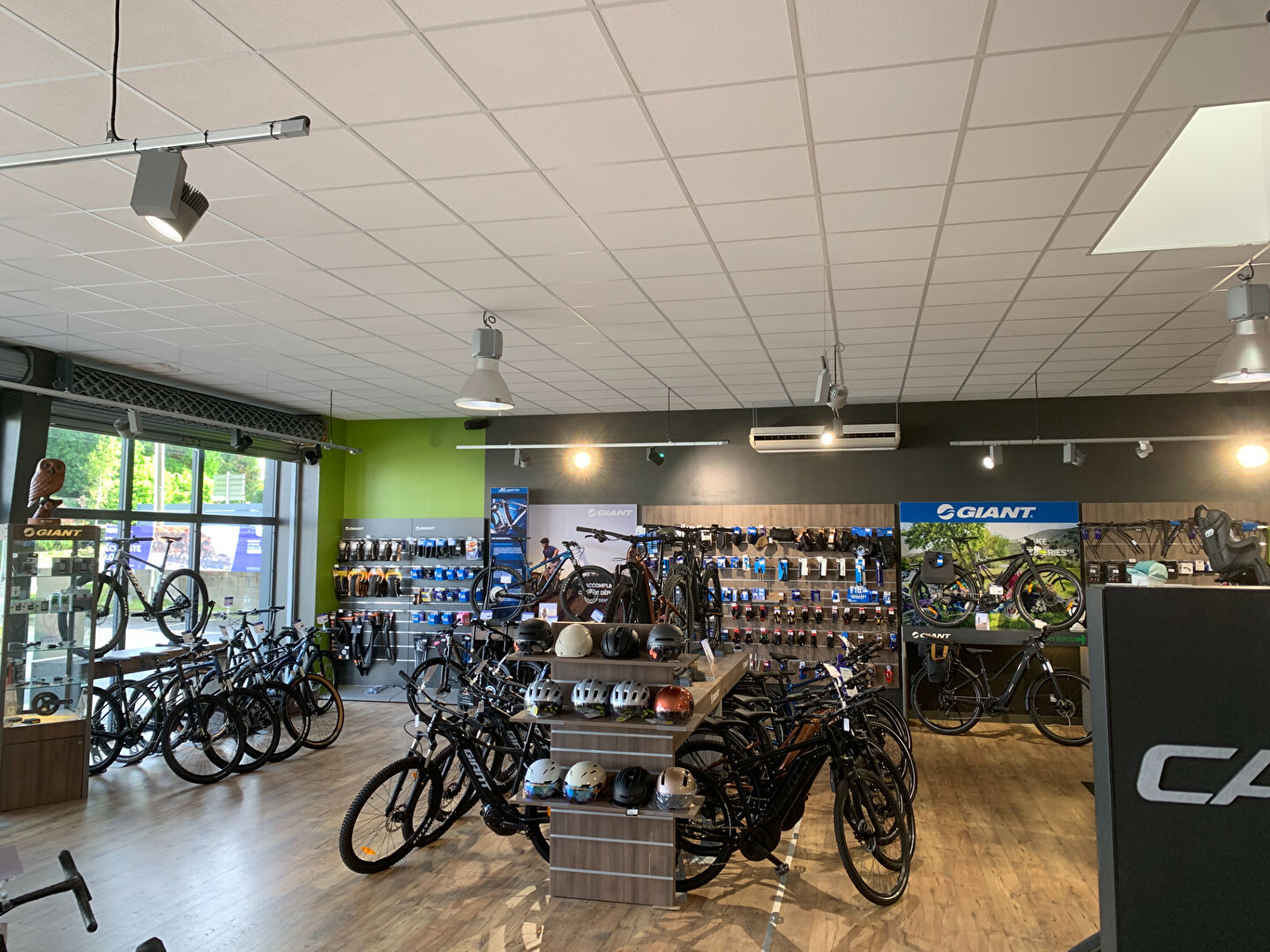 Visuel 4 de l'annonce : Brest - Guipavas - secteur Kergonan - local commercial d'environ 384 m2