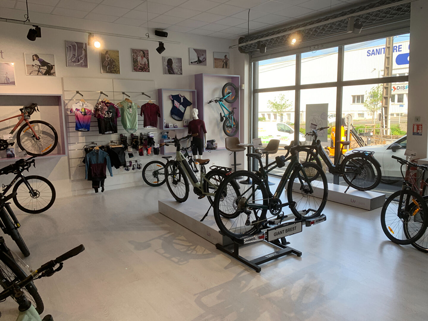 Visuel 5 de l'annonce : Brest - Guipavas - secteur Kergonan - local commercial d'environ 384 m2