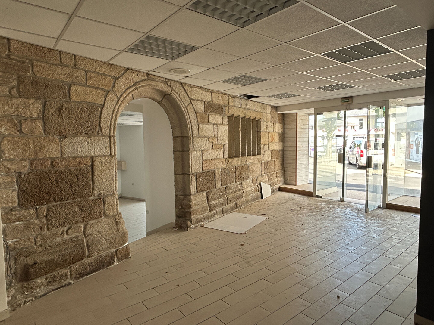 Visuel 3 de l'annonce : Local commercial Saint Renan 180 m2