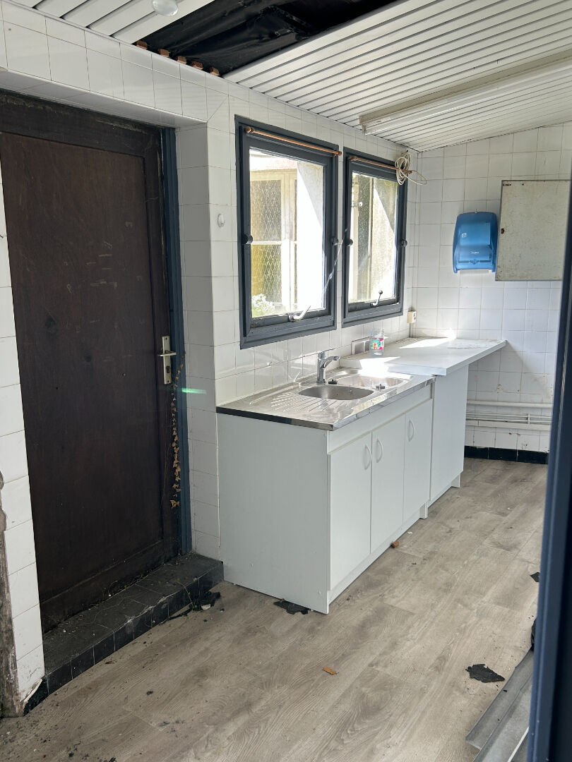 Visuel 4 de l'annonce : Local commercial Saint Renan 180 m2
