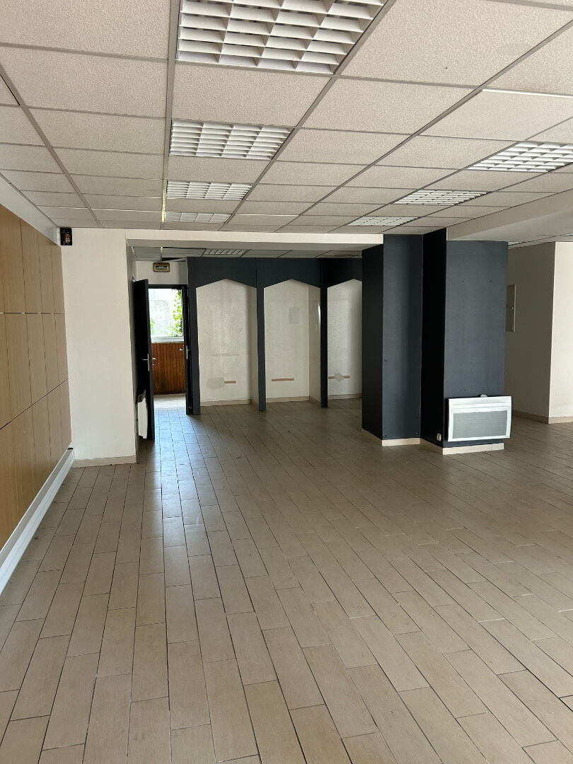 Visuel 5 de l'annonce : Local commercial Saint Renan 180 m2