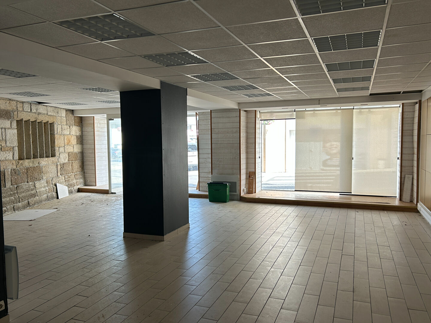Visuel 6 de l'annonce : Local commercial Saint Renan 180 m2