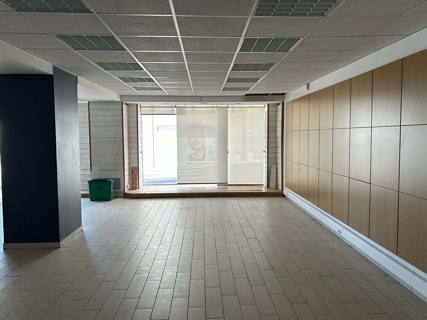 Visuel 8 de l'annonce : Local commercial Saint Renan 180 m2