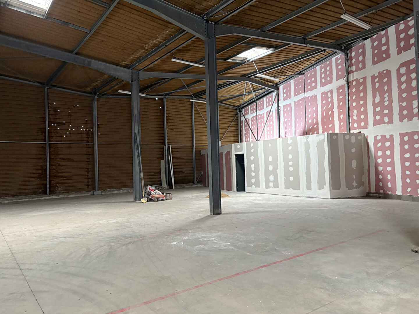 Visuel 2 de l'annonce : Local d'activité  700 m2