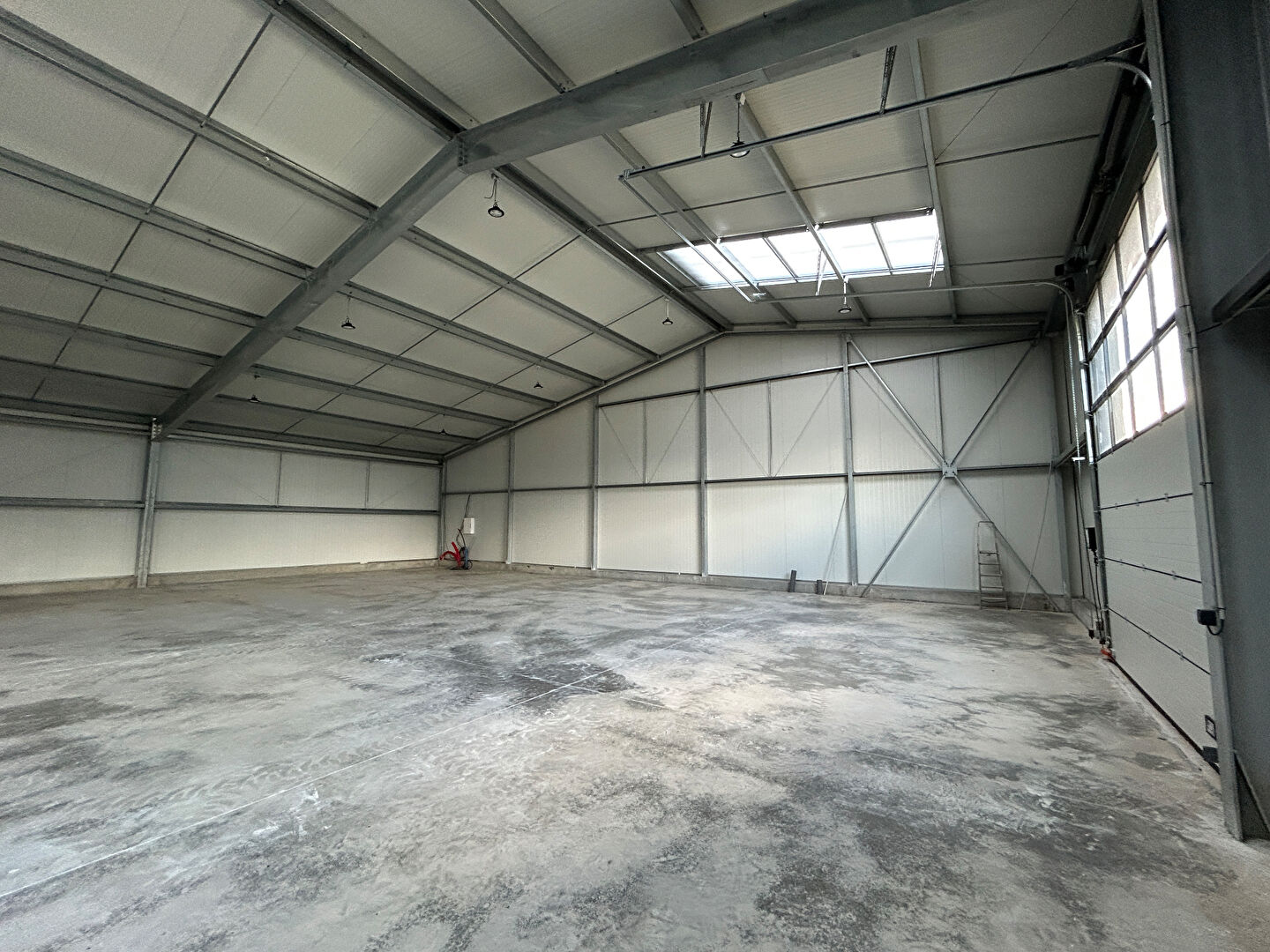 Visuel 2 de l'annonce : Entrepôt / local industriel Kersaint Plabennec 245 m2