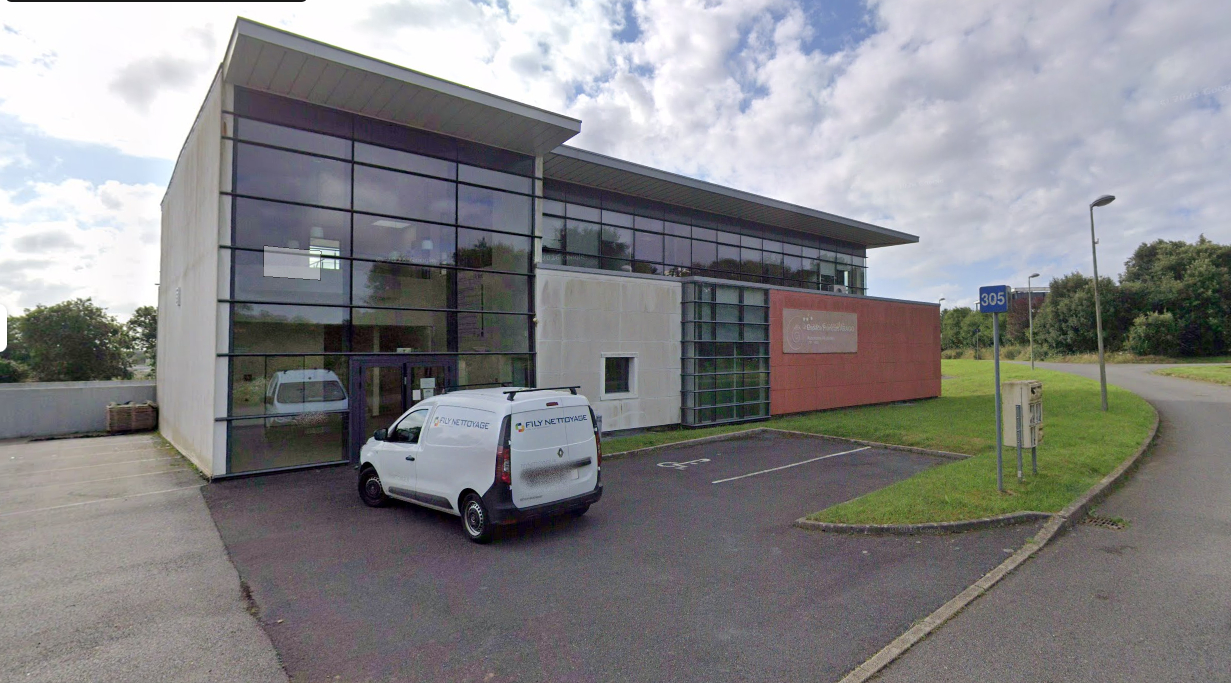 Plouzané - Technopôle - Local d'activité d'environ 962 m2