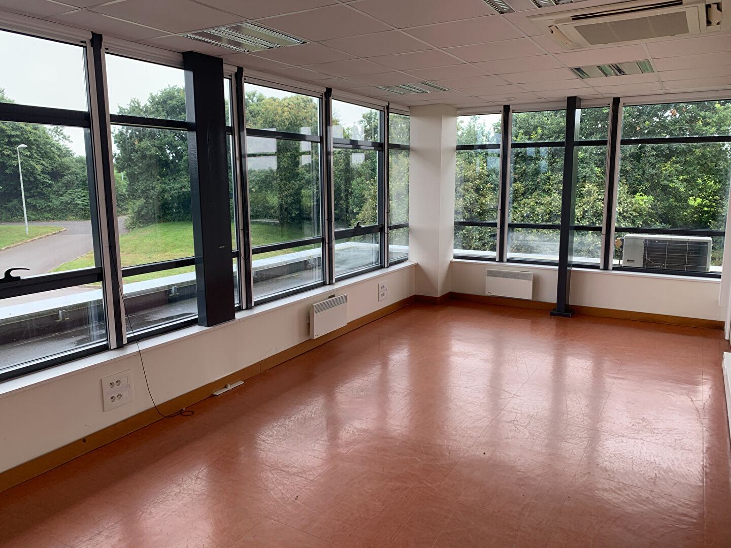 Visuel 6 de l'annonce : Plouzané - Technopôle - Local d'activité d'environ 962 m2