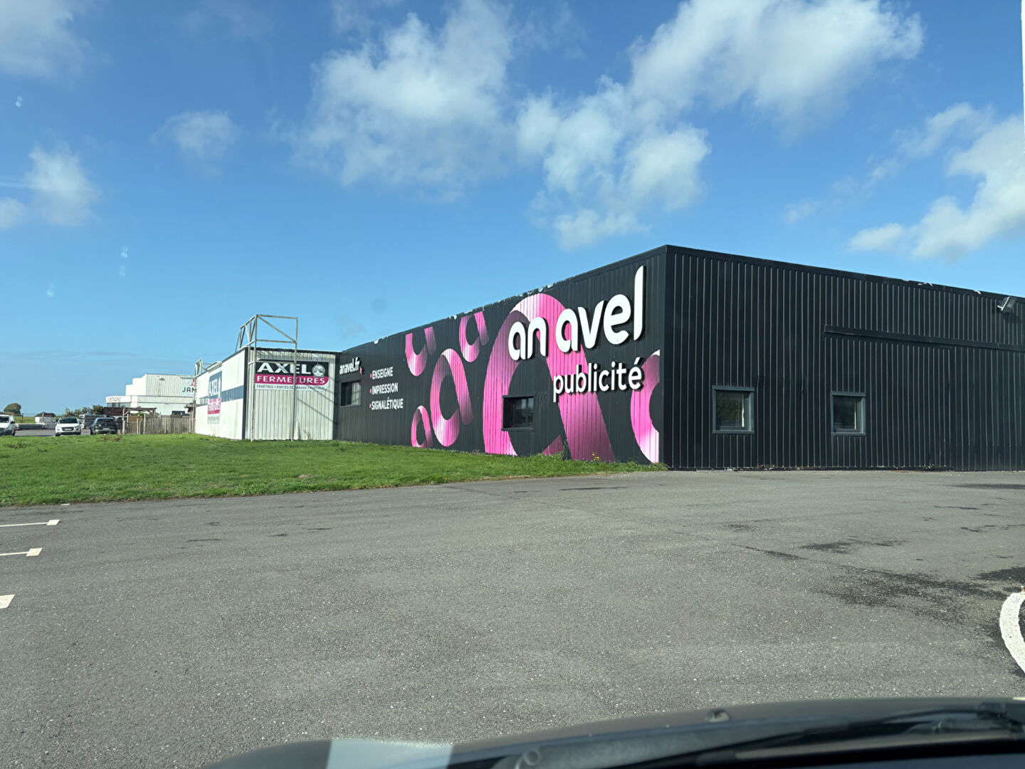 A LOUER-Local d'activité Ploudaniel 450 m2