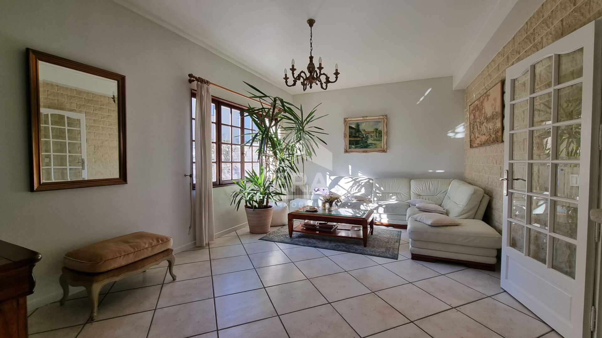 Photo Maison de 6 pièces avec jardin et garage. image 2/6