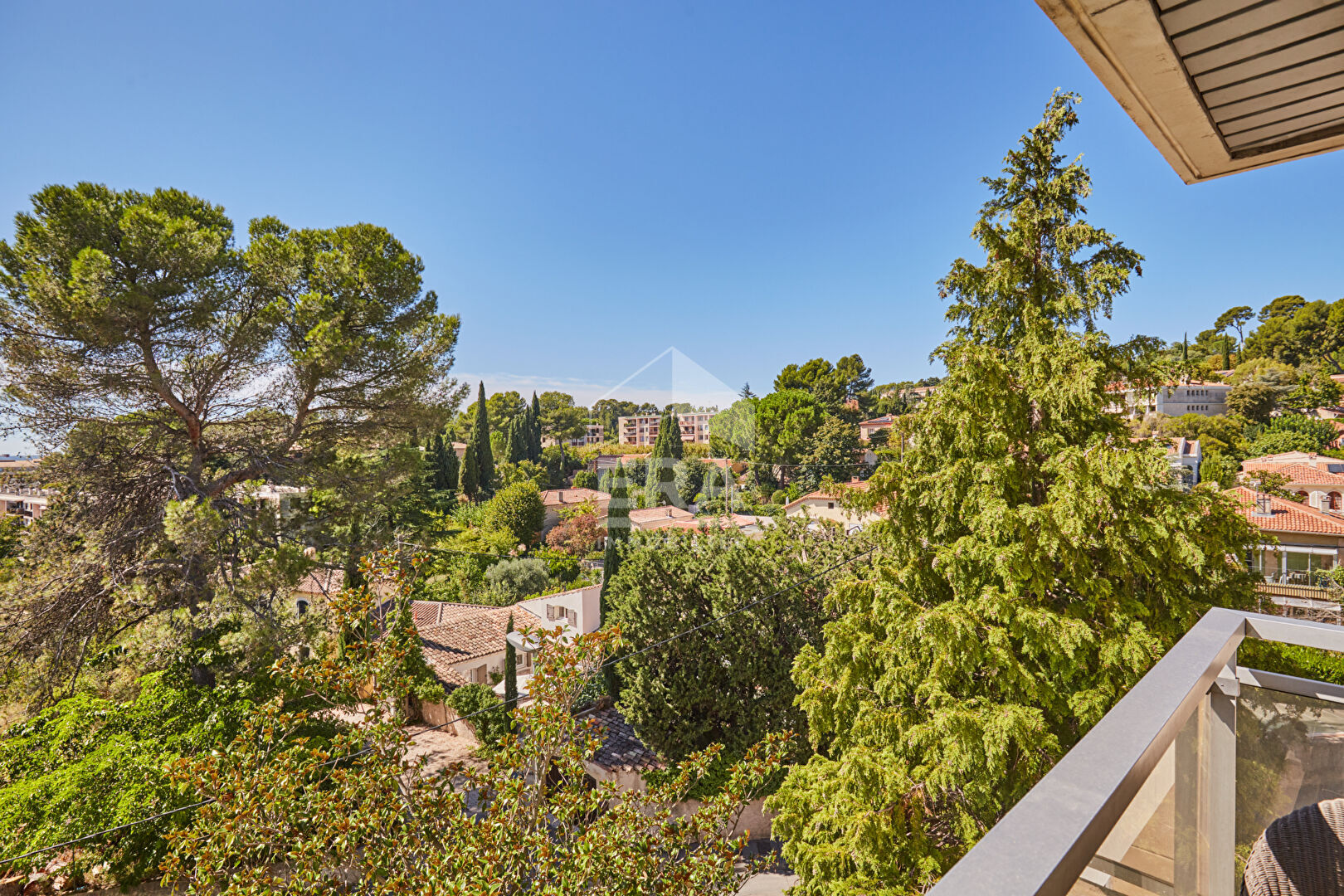 Photo T3 avec terrasse, ascenseur, parking, Aix-en-Provence image 5/6