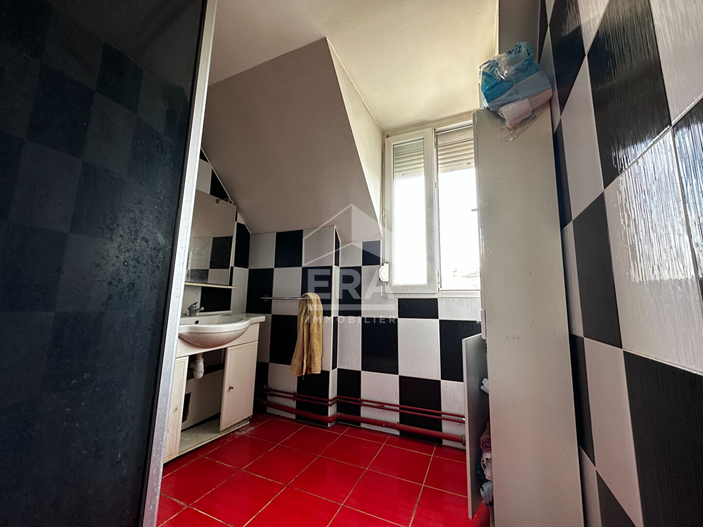 Photo Idéal investisseur. Immeuble à usage mixte locaux commerciaux et appartements d'habitation situé à Compiègne image 4/5