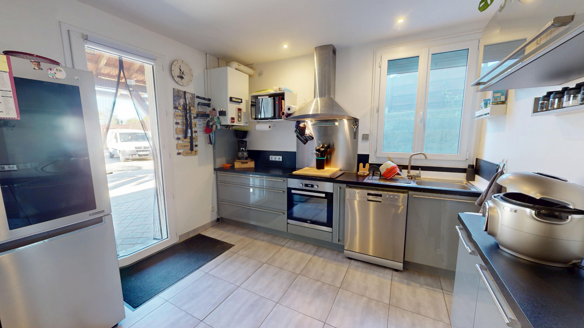 Photo MAISON 3 CHAMBRES - SAINT-DOULCHARD - PROCHE CLINIQUE GUILLAUME DE VARYE image 5/6