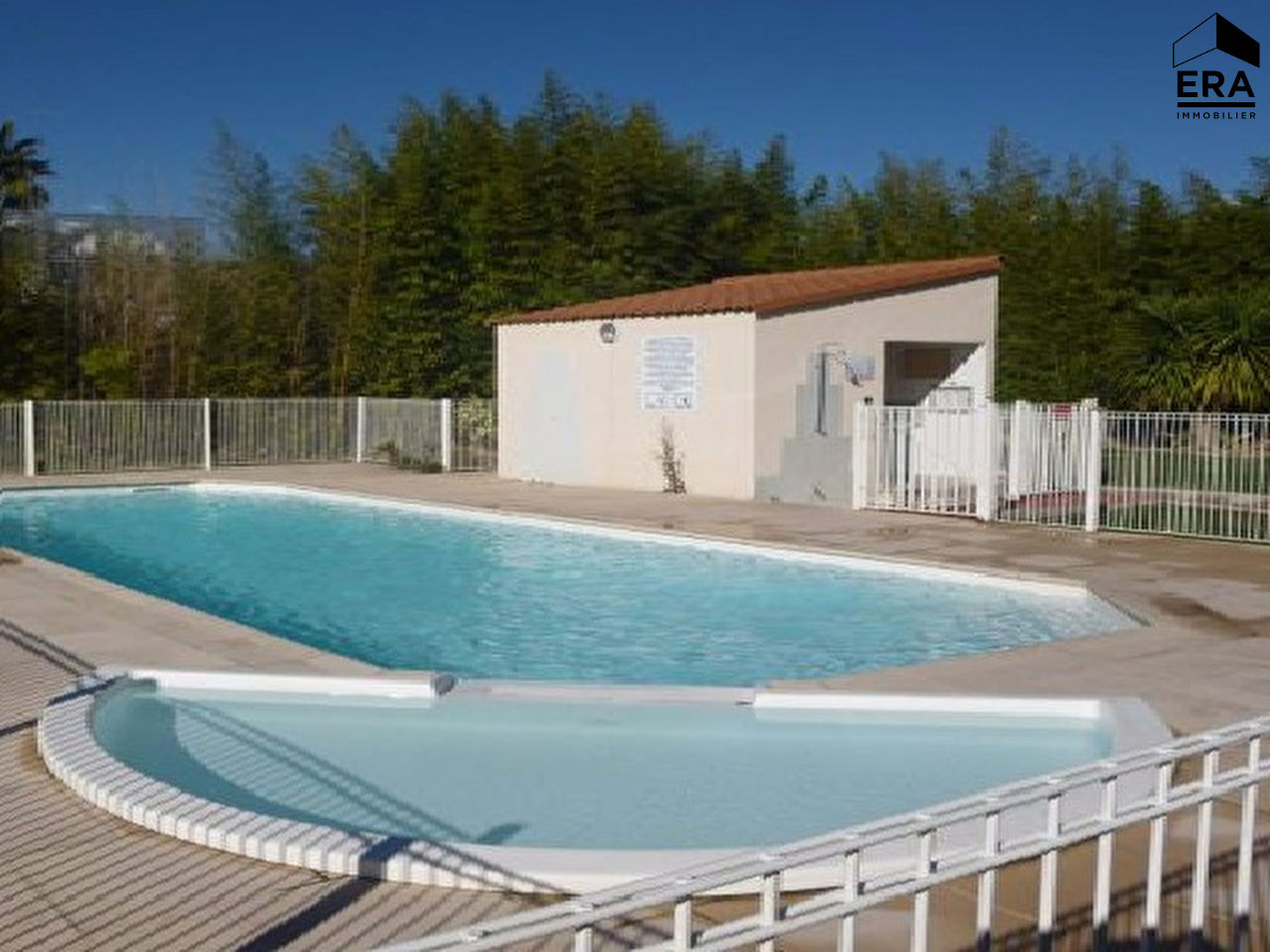 2 PIECES AVEC JARDIN ET PISCINE