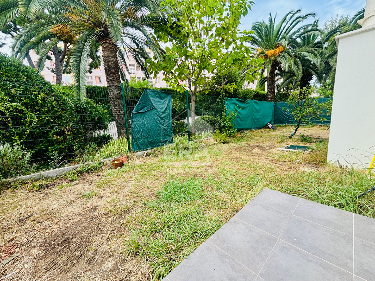 3 pièces avec un grand jardin à proximité de la mer