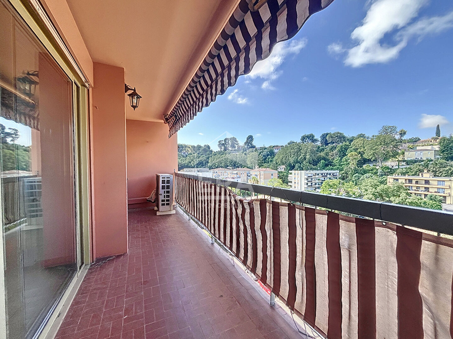 Appartement 4 pièces 85M² dernier étage, piscine et garage