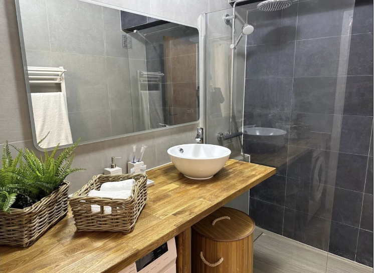 STUDIO refait à neuf de 26m²  -  Piscine - Tennis  - Parking