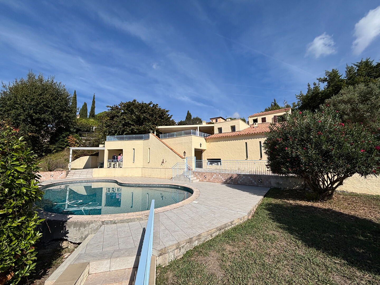 Superbe maison avec Emplacement calme et dominant