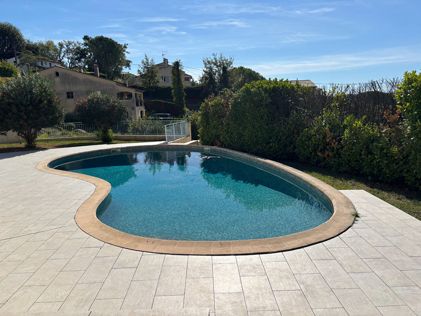 Photo Superbe maison avec Emplacement calme et dominant image 4/6