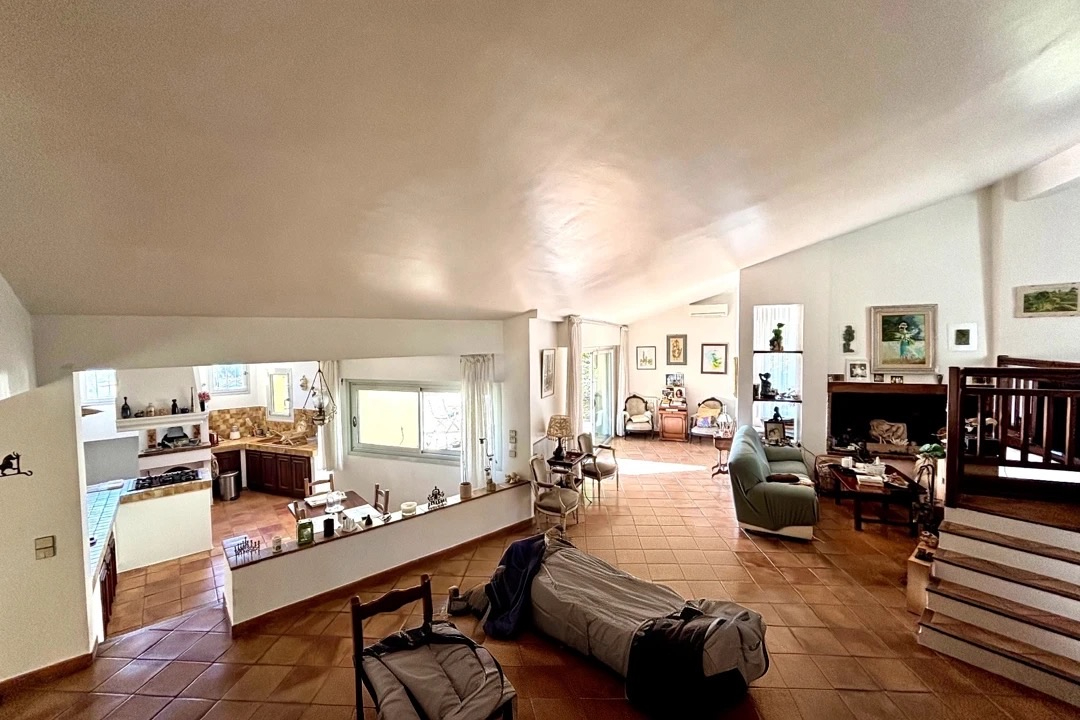 Photo Superbe maison avec Emplacement calme et dominant image 5/6