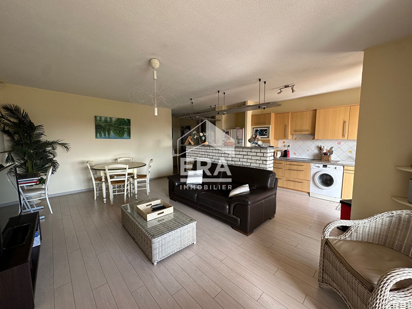 Agréable 3 pièces avec terrasse et piscine dans la résidence