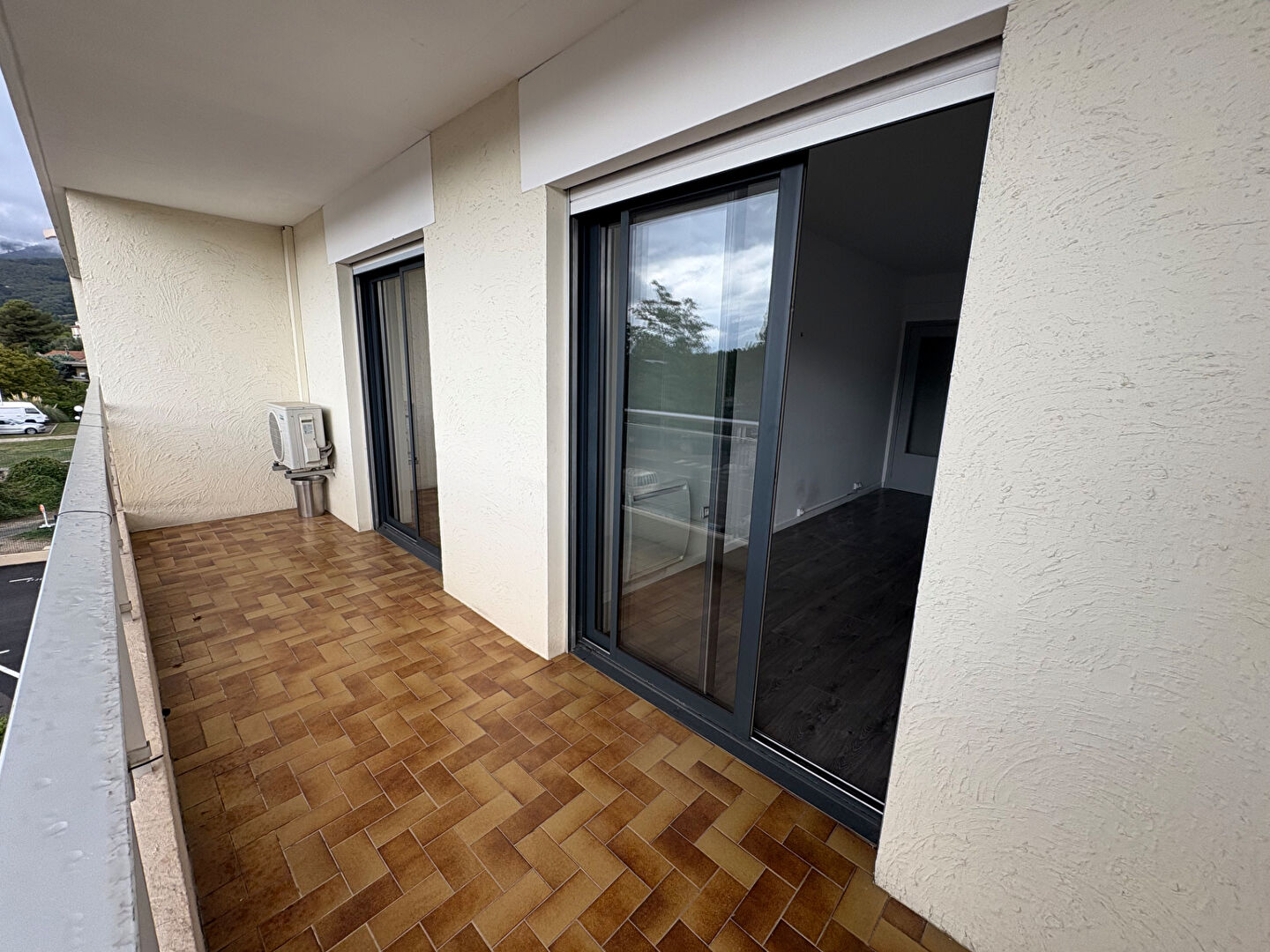 Appartement 3 pièces  58 m²  Terrasse plein sud  Parking  Cave, Vence