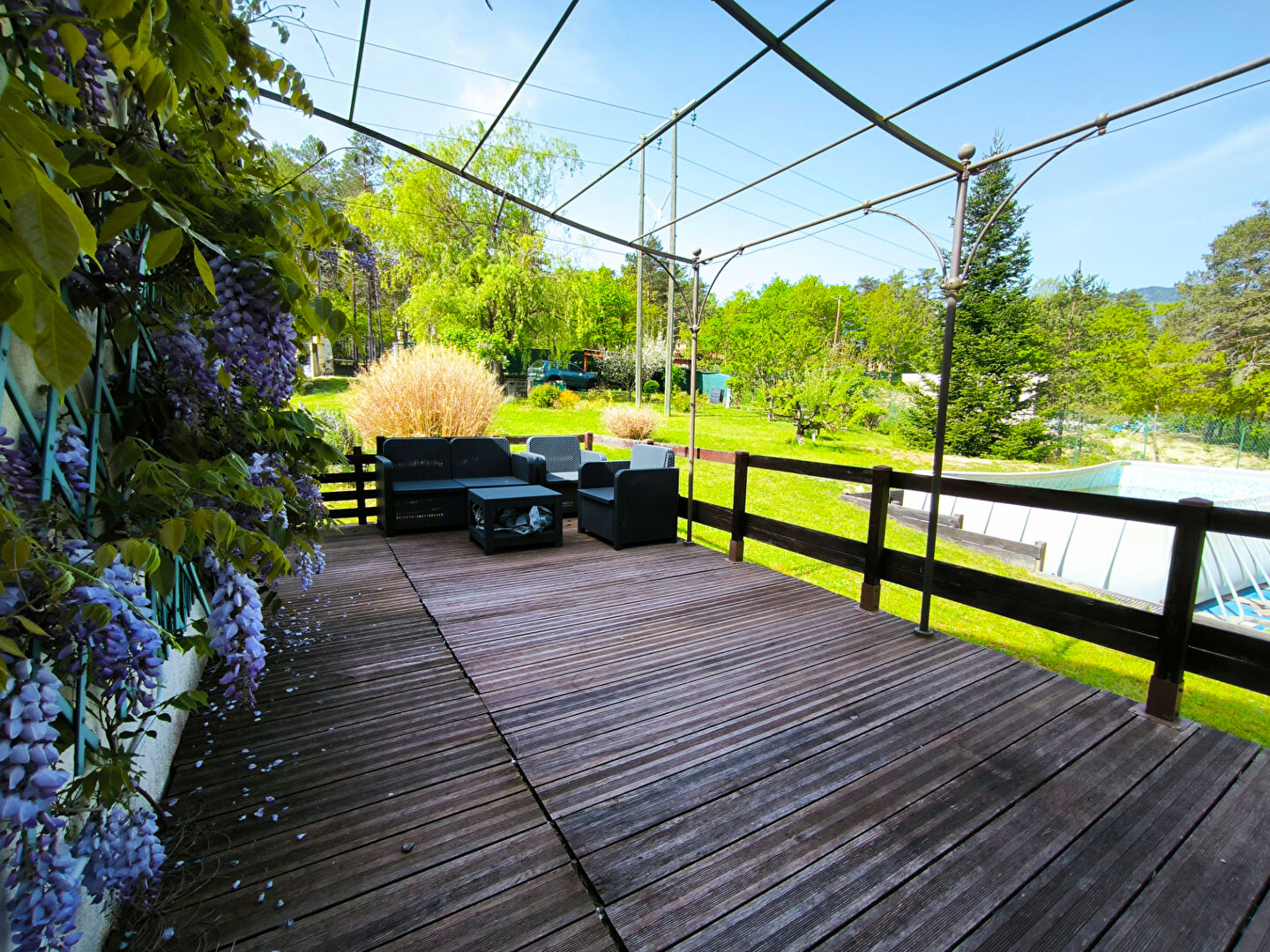 Maison de Charme avec Piscine et Terrain de 8351 m² à Collongues (06910)