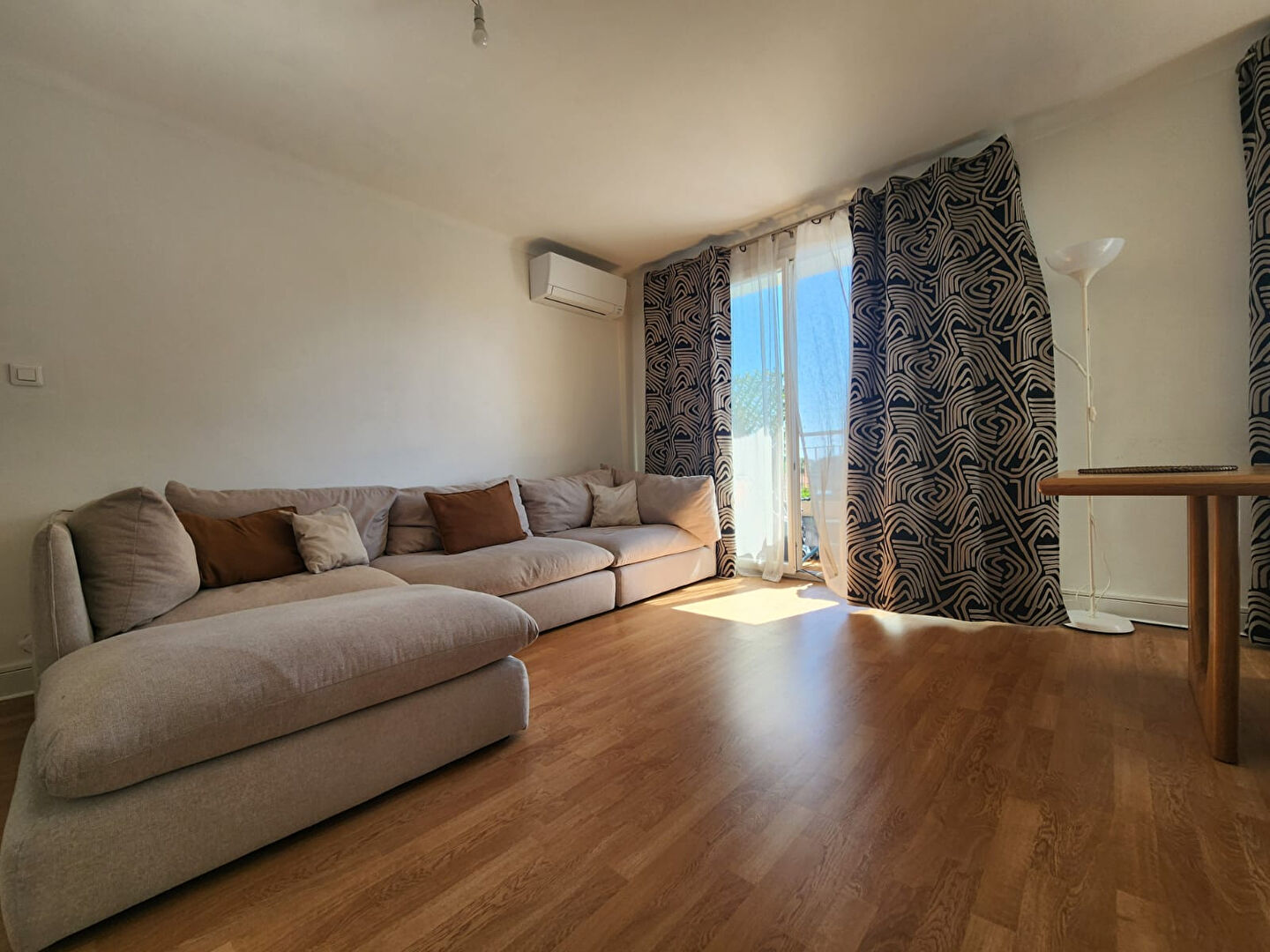 Dernier Étage au Calme - Appartement Traversant avec Balcon en centre ville