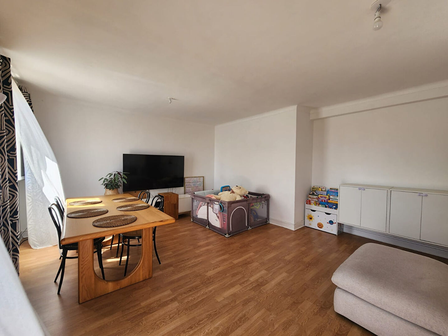 Photo Dernier Étage au Calme - Appartement Traversant avec Balcon en centre ville image 2/6