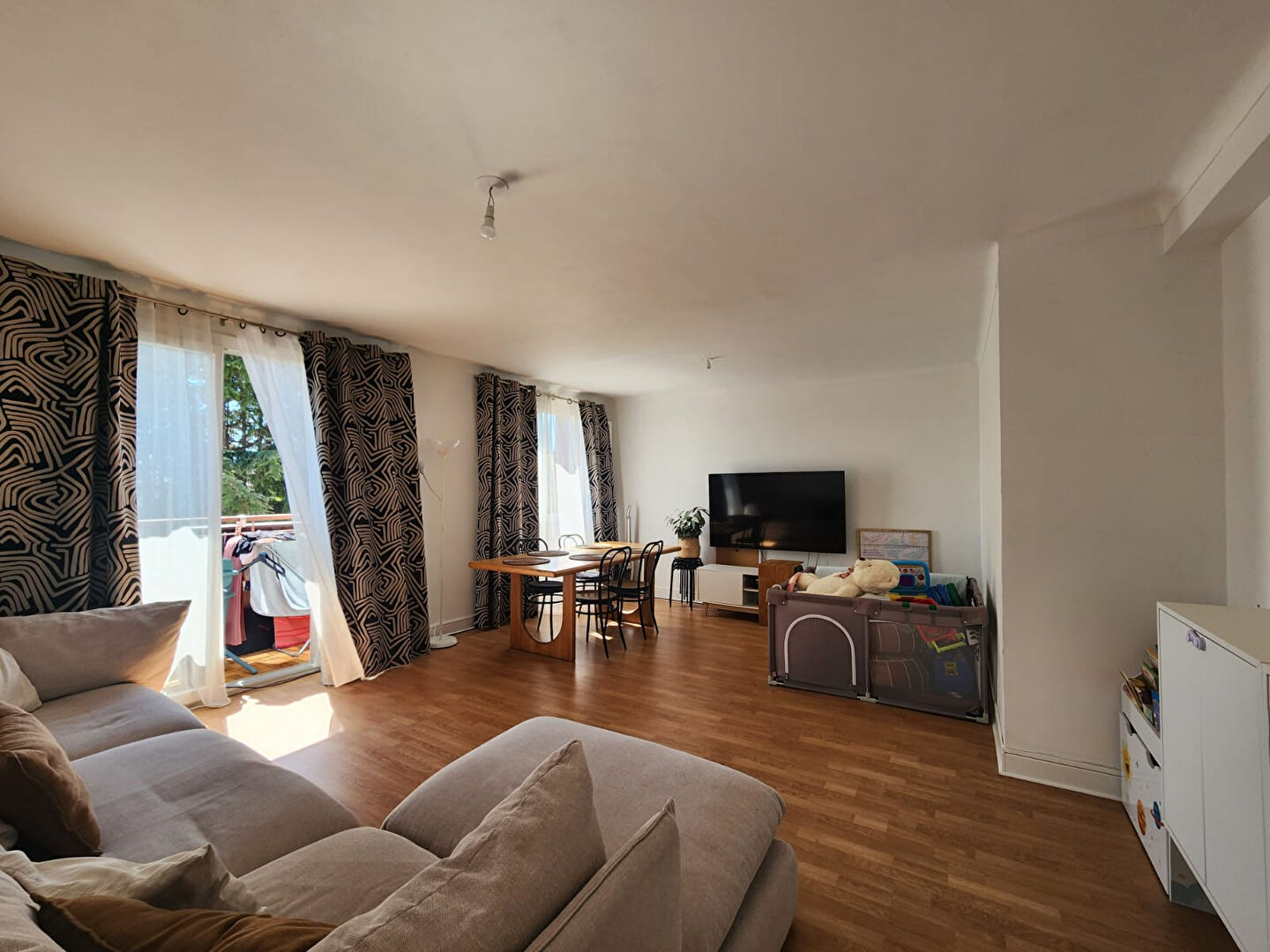 Photo Dernier Étage au Calme - Appartement Traversant avec Balcon en centre ville image 3/6