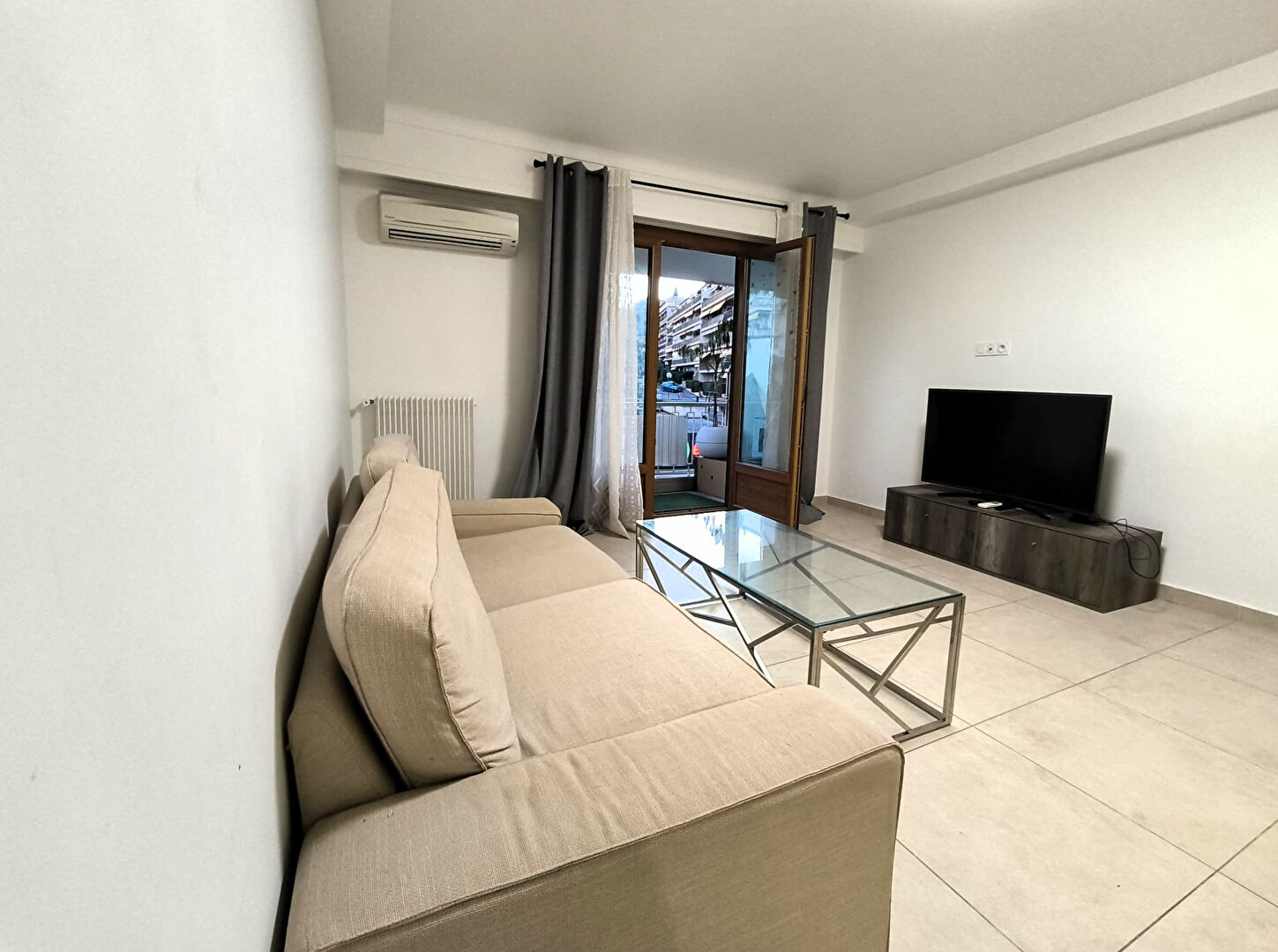 appartement 2 pièces de 40 m² avec balcon et parking à Saint-Laurent-du-Var