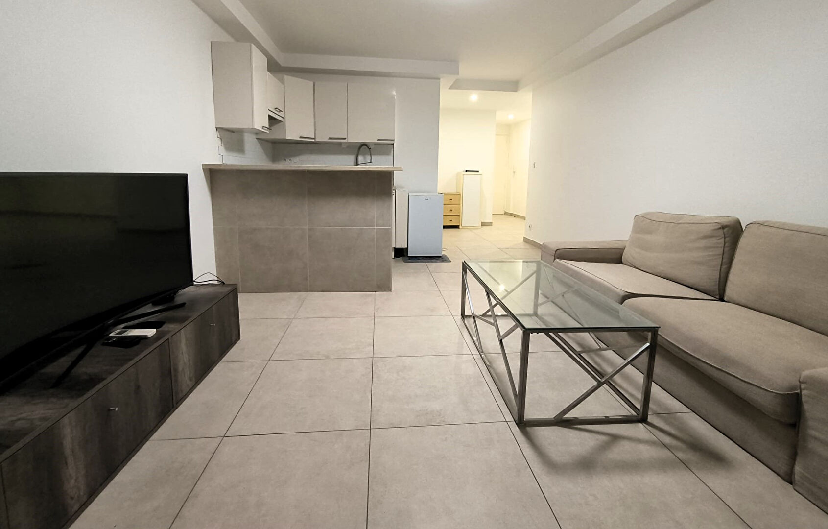 Photo appartement 2 pièces de 40 m² avec balcon, cave et parking à Saint-Laurent-du-Var image 2/6