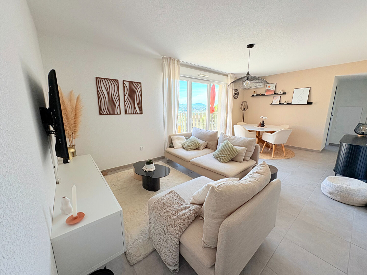 Photo 3 PIÈCES MODERNE AVEC TERRASSE ET VUE DÉGAGÉE - VENCE image 2/6