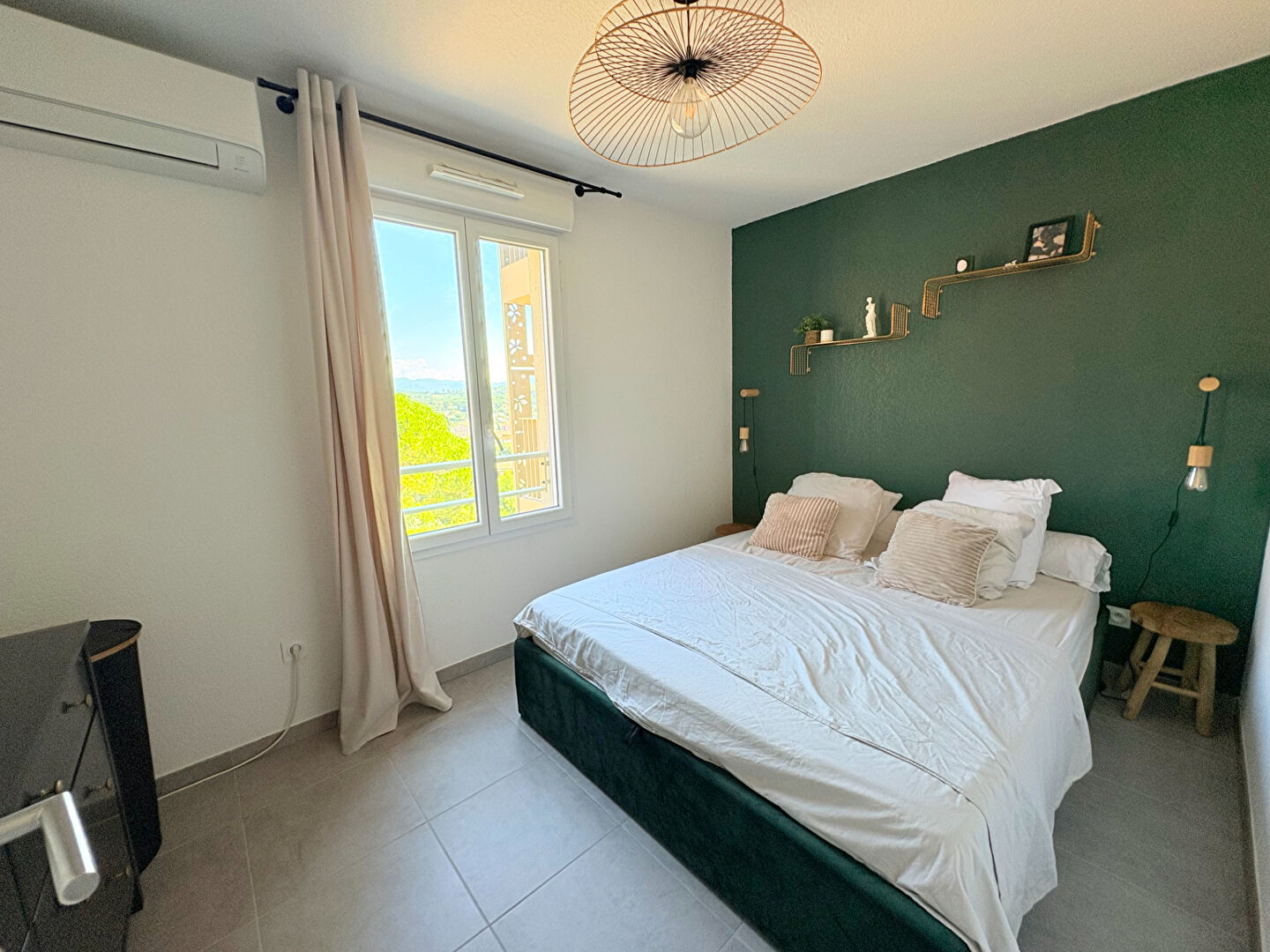 Photo 3 PIÈCES MODERNE AVEC TERRASSE ET VUE DÉGAGÉE - VENCE image 4/6