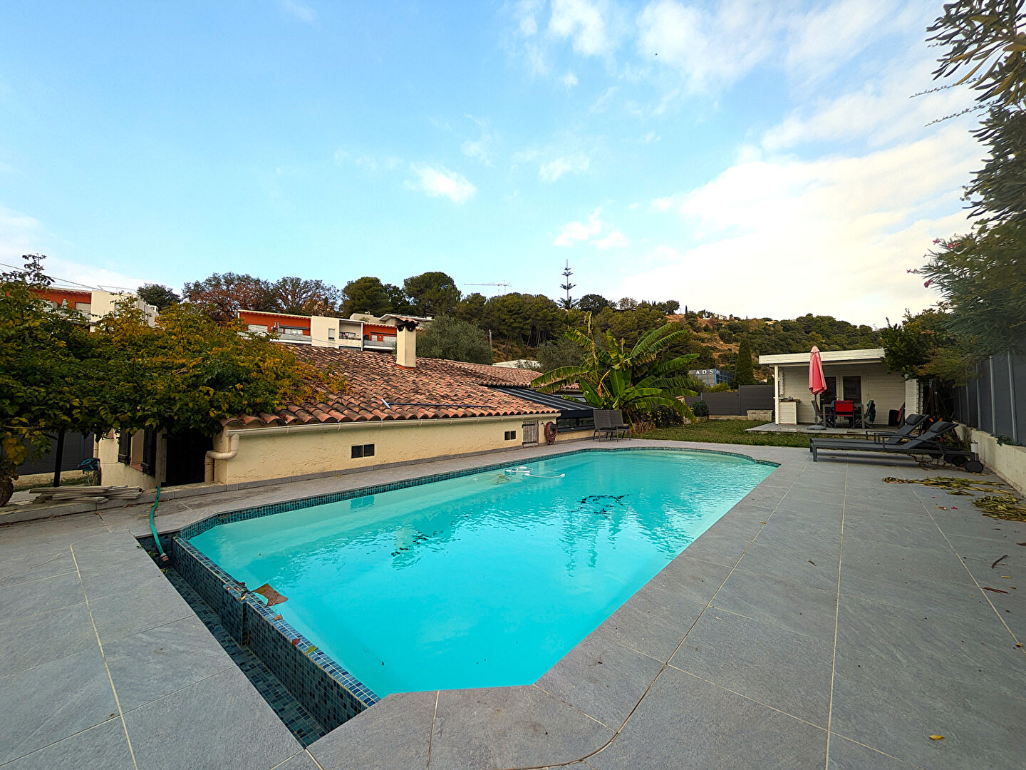 Photo Le charme d'une maison familiale avec jardin, piscine et pool house à Cagnes-sur-Mer. image 2/6