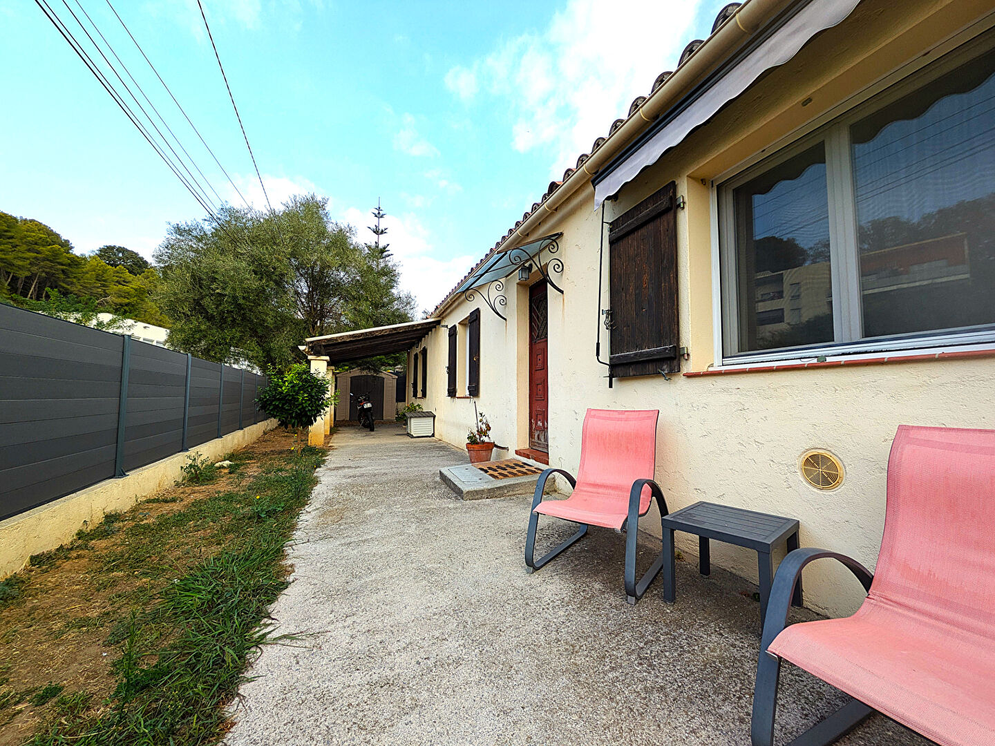 Photo Le charme d'une maison familiale avec jardin, piscine et pool house à Cagnes-sur-Mer. image 4/6