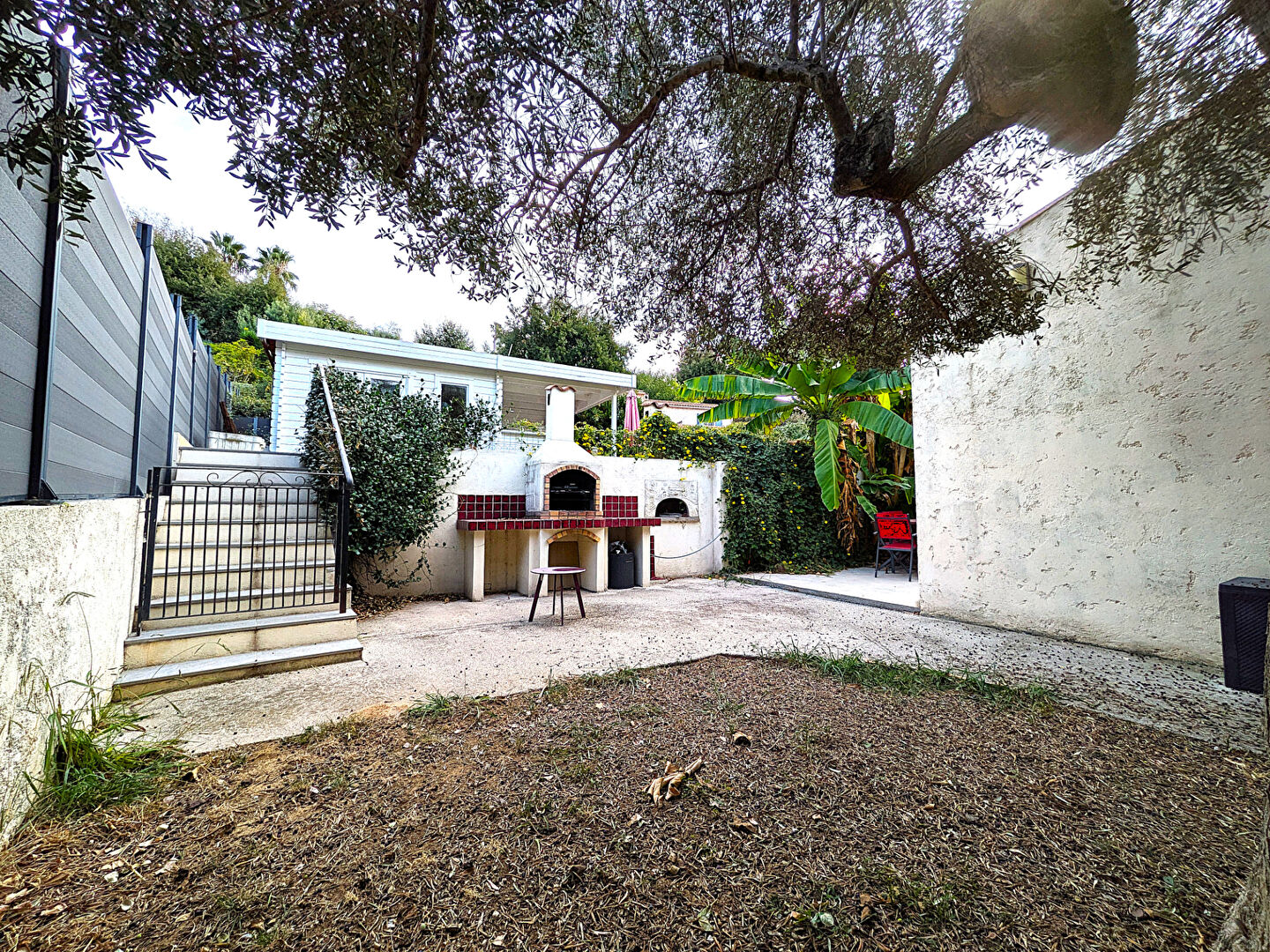 Photo Le charme d'une maison familiale avec jardin, piscine et pool house à Cagnes-sur-Mer. image 5/6