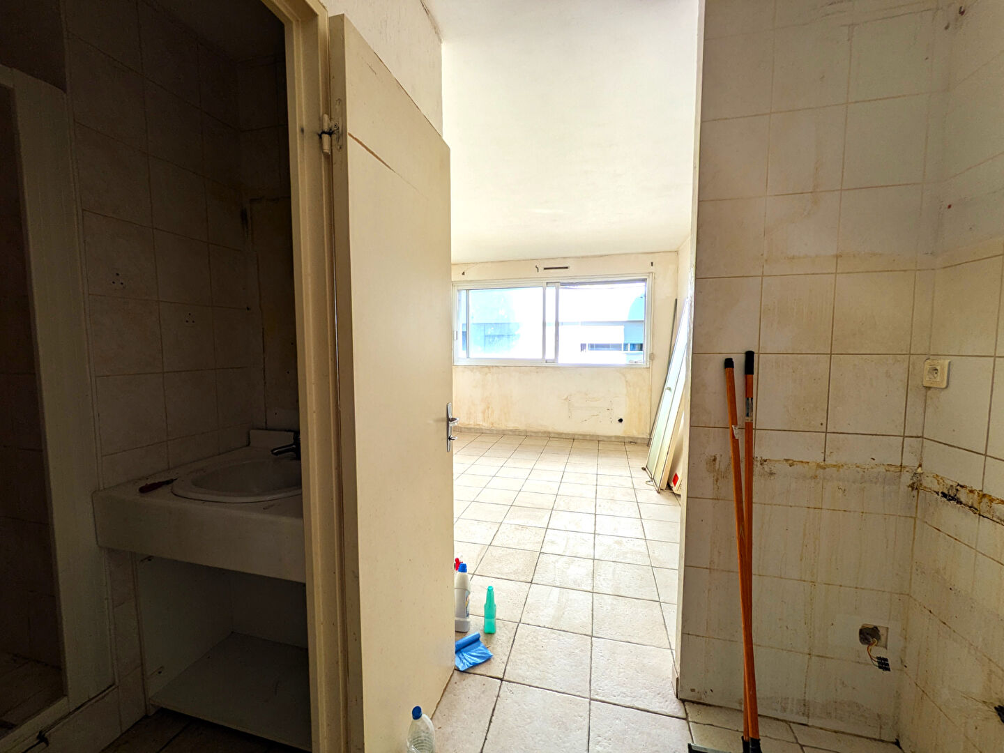 Photo Appartement Studio à Rénover - Opportunité Investissement  à Marina Baie des Anges image 2/6