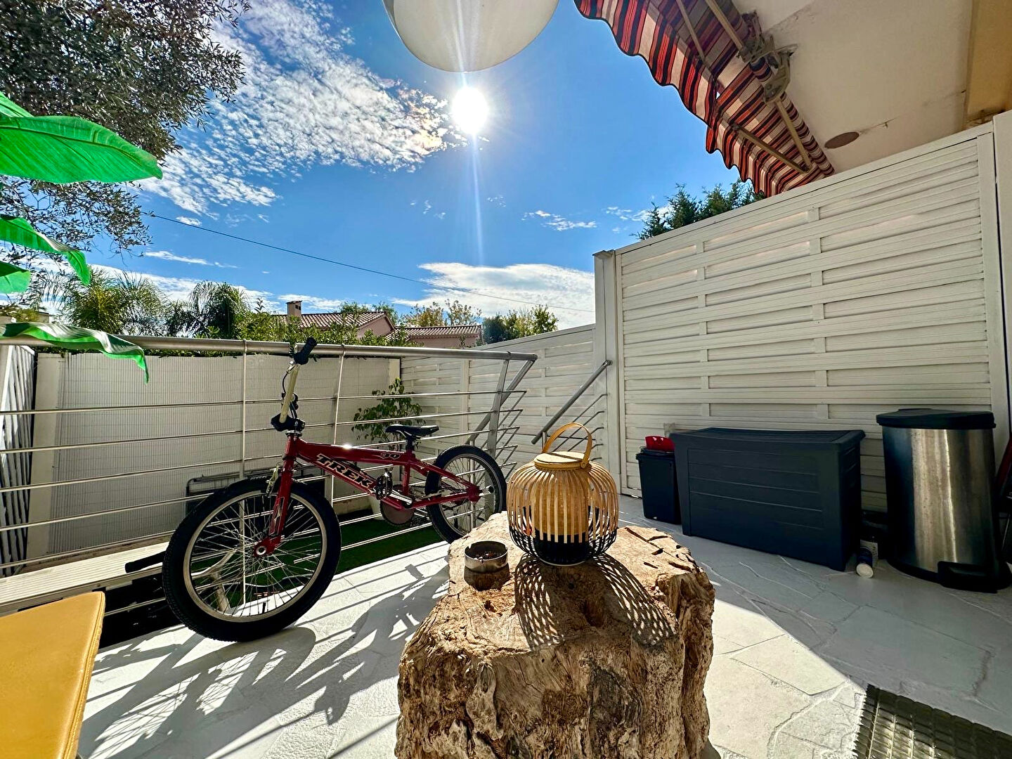 Charmant 2 pièces avec extérieur ? Quartier prisé des Bouches-du-Loup, proche plages