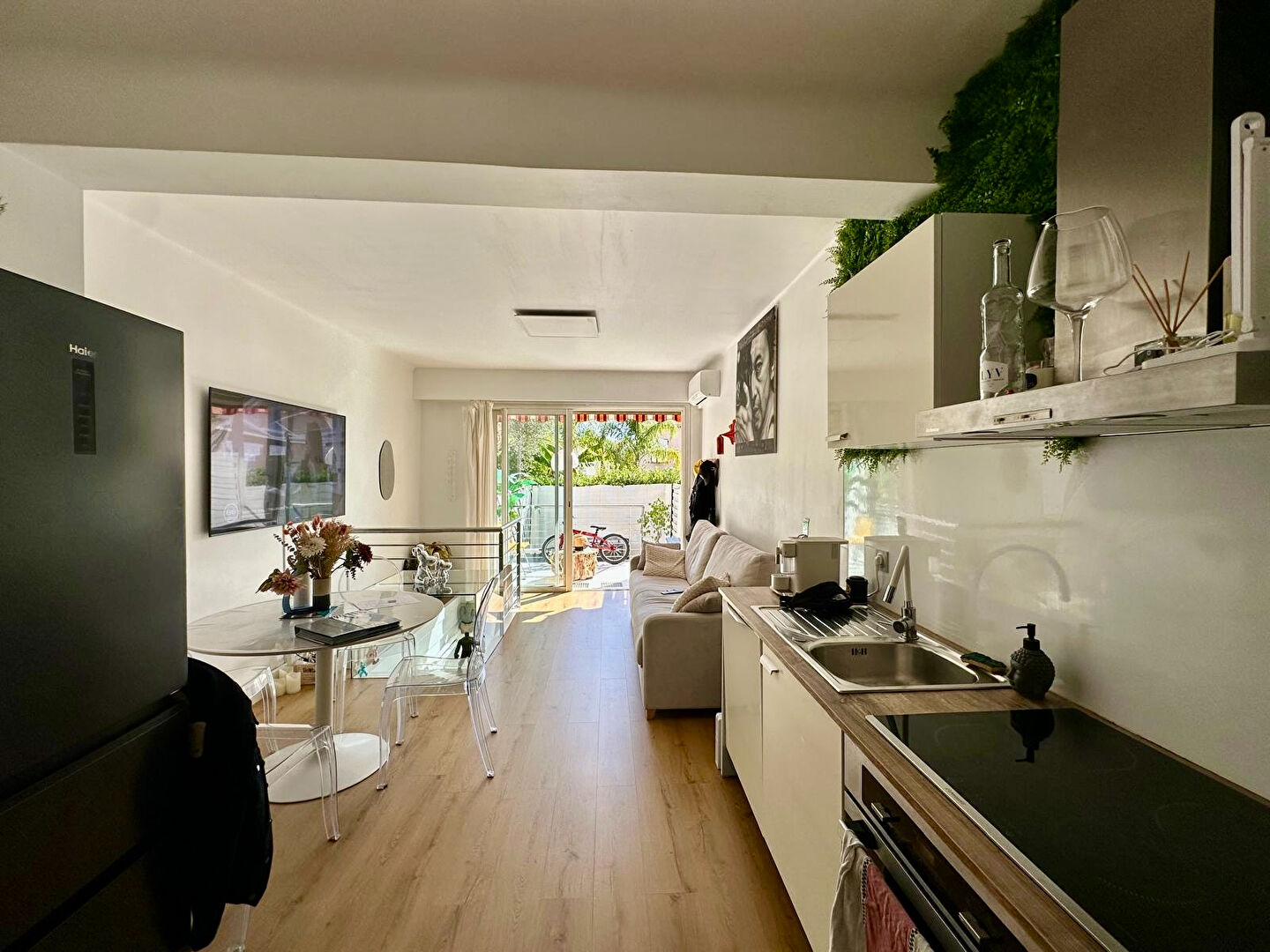 Photo Charmant 2 pièces avec extérieur ? Quartier prisé des Bouches-du-Loup, proche plages image 2/6