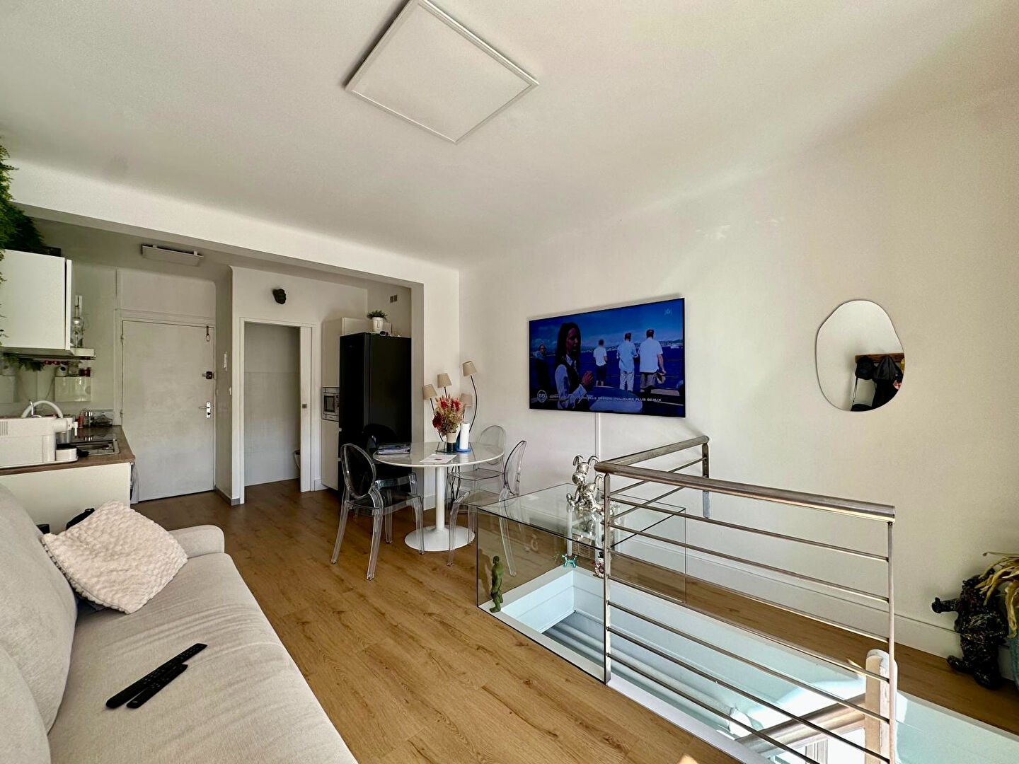 Photo Charmant 2 pièces avec extérieur ? Quartier prisé des Bouches-du-Loup, proche plages image 3/6